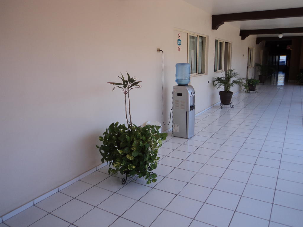 Hotel California Навохоа Экстерьер фото